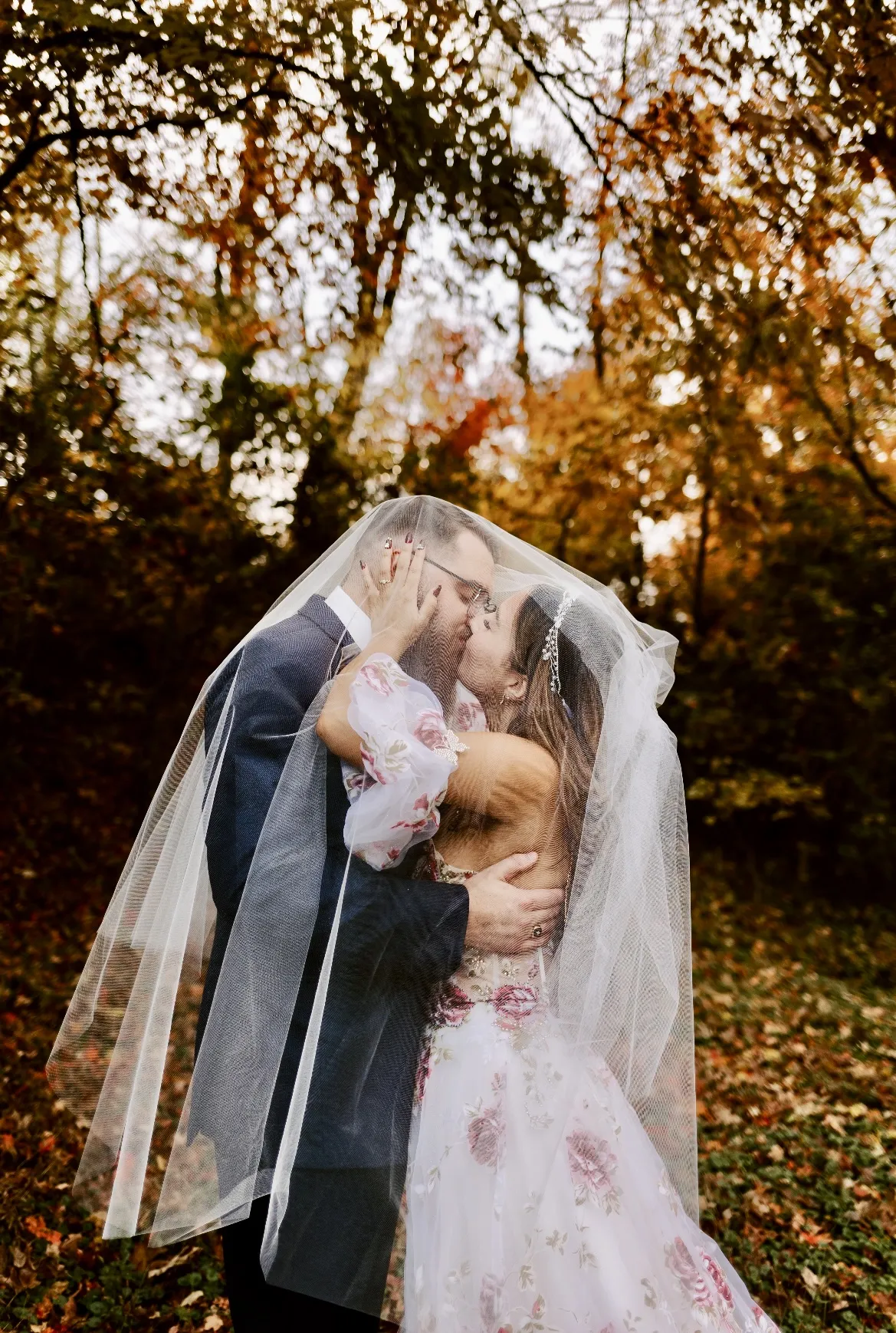 A wedding couple at Rooster Run Venue in Rutledge, Tennessee.